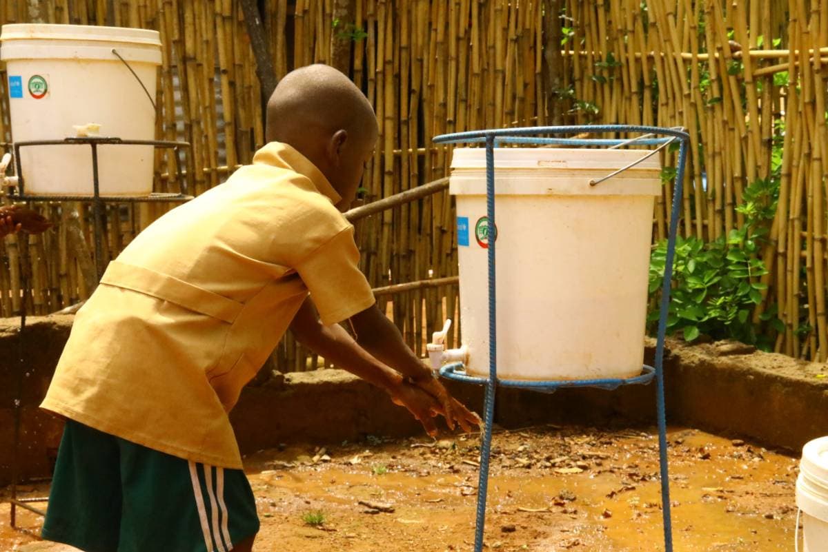 Démonstration de lavage des mains à l'école